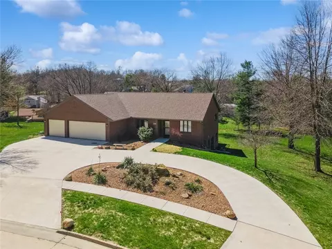 1301 Tawnya Ter, Indianola, IA 50125