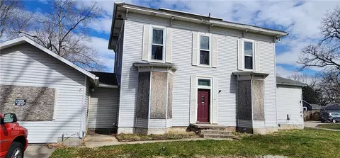 306 E 8th St S, Newton, IA 50208