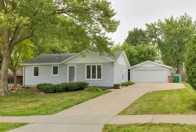 4934 Catalpa Dr, Pleasant Hill, IA 50327