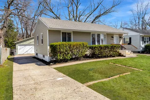 3715 42nd St, Des Moines, IA 50310