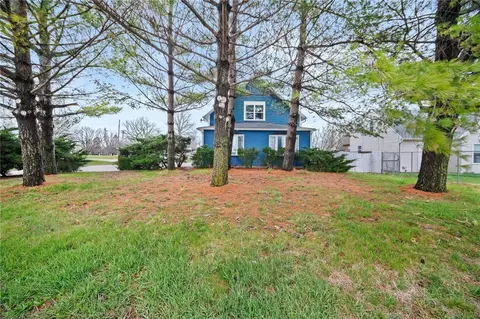 1725 Army Post Rd, Des Moines, IA 50315