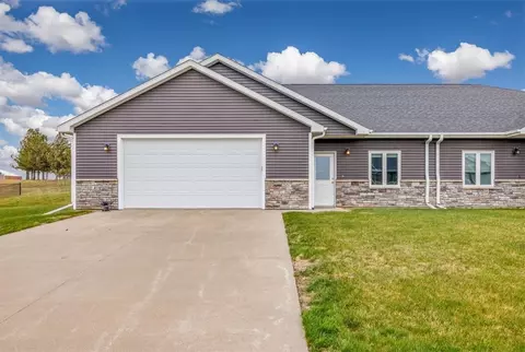 207 N 8th Ave, Sully, IA 50251
