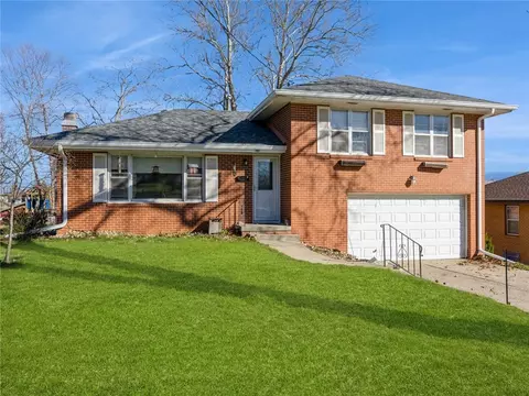 701 Clegg Rd, West Des Moines, IA 50265