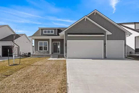 714 NE Country Meadow Dr, Ankeny, IA 50021