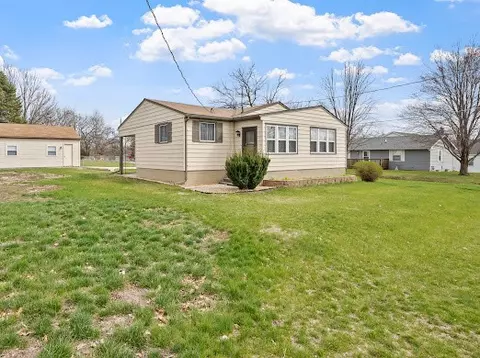 2631 E 42nd St, Des Moines, IA 50317
