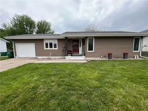 9240 Elmcrest Dr, Norwalk, IA 50211