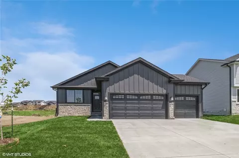 2705 SE Florence Dr, Waukee, IA 50263