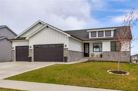 16727 Dellwood Dr, Clive, IA 50325