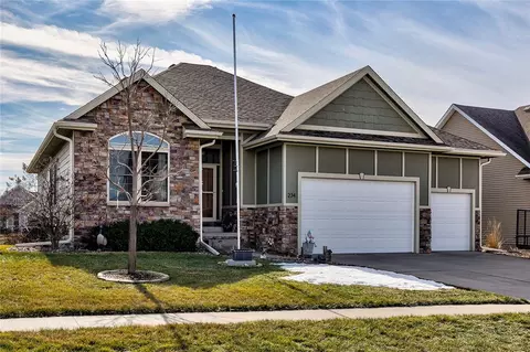 234 19th St SW, Altoona, IA 50009