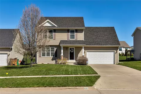 8267 Dakota Dr, West Des Moines, IA 50266