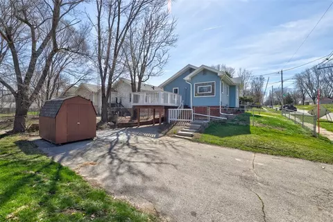 2221 Lincoln Ave, Des Moines, IA 50310