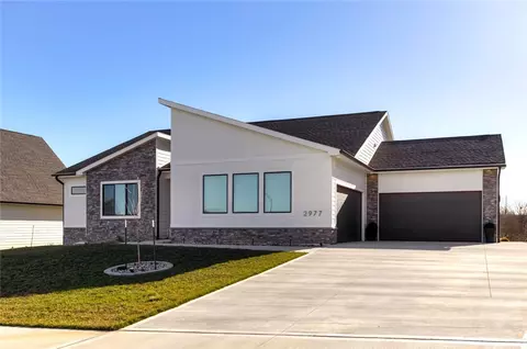 2977 NW Brookside Dr, Grimes, IA 50111