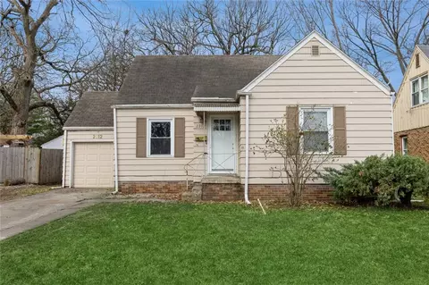 2312 33rd St, Des Moines, IA 50310