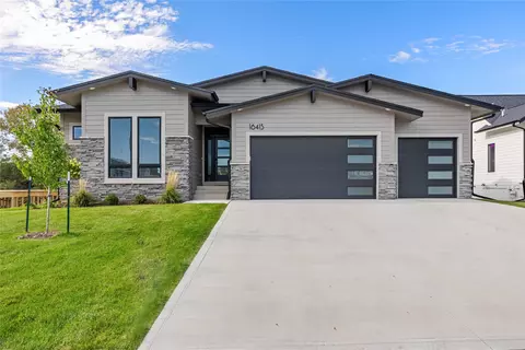 16415 Ironwood Ln, Urbandale, IA 50323