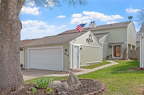 8314 Twana Dr, Urbandale, IA 50322