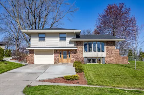 754 34th St, West Des Moines, IA 50265