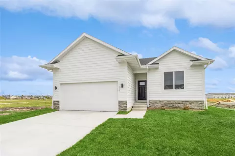410 NW Compass Ave, Waukee, IA 50263