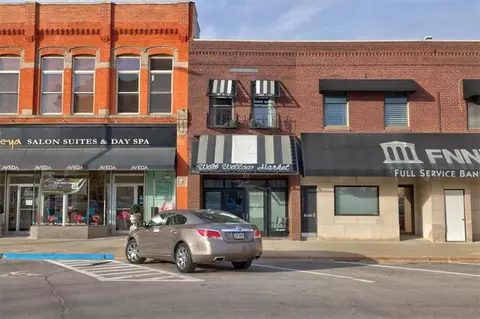 110 N 2nd Ave W, Newton, IA 50208