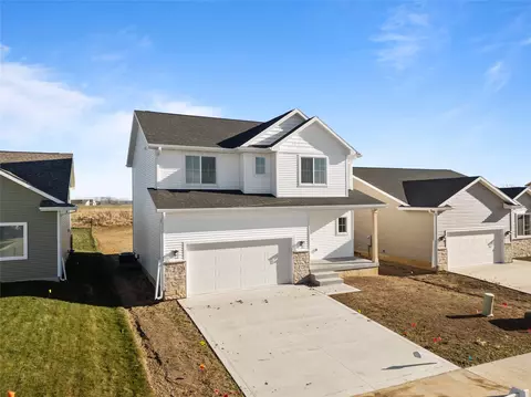 216 S Valley View Dr, Norwalk, IA 50211