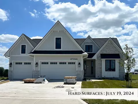 17706 Oakwood Dr, Urbandale, IA 50322