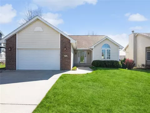 312 N 15th St, Indianola, IA 50125