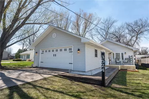 3524 52nd St, Des Moines, IA 50310