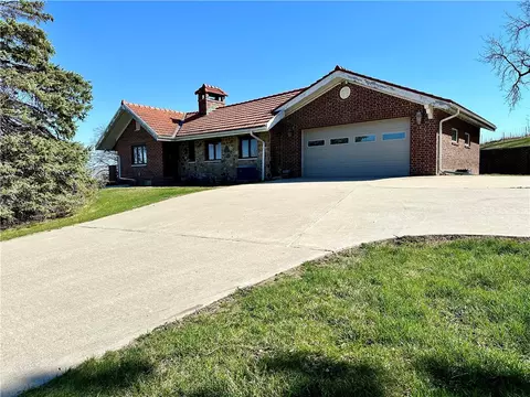 3739 S 48th Ave W, Newton, IA 50208