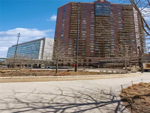 300 Walnut St #2109, Des Moines, IA 50309