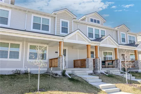 1269 S 91st St, West Des Moines, IA 50266