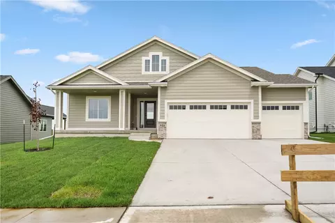 425 NW Ashley Cir, Waukee, IA 50263