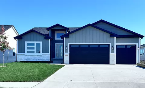 1370 NW Yorktown Dr, Waukee, IA 50263