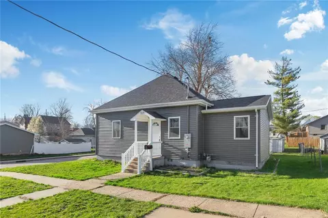 513 W South St, Knoxville, IA 50138
