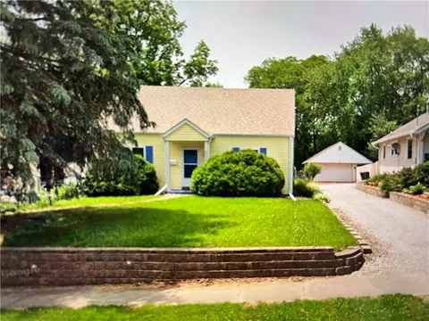 3214 68th St, Urbandale, IA 50322