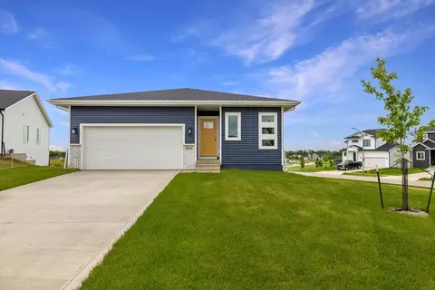16601 Mill Pond Dr, Urbandale, IA 50323
