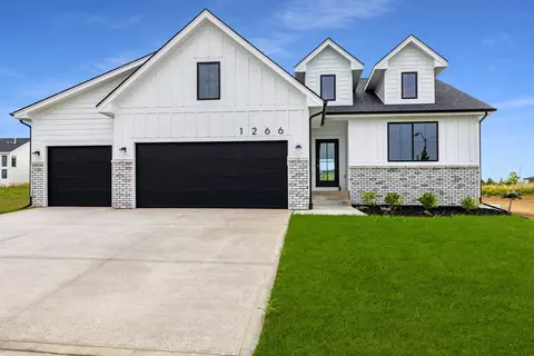 1266 S 92nd St, West Des Moines, IA 50266
