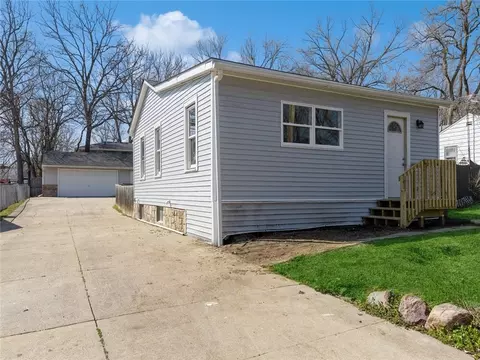 5116 SW 13th St, Des Moines, IA 50315