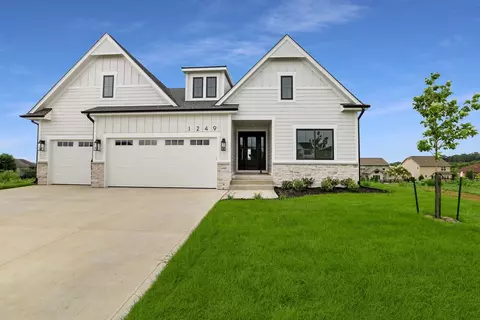 1249 S 92nd St, West Des Moines, IA 50266