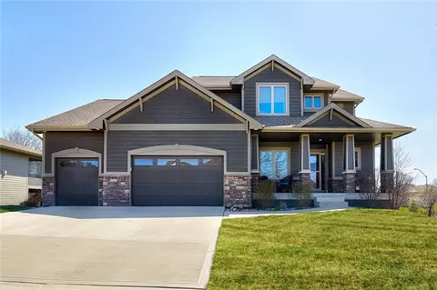 1190 S 93rd St, West Des Moines, IA 50266