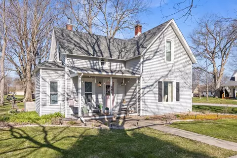 355 NE Sycamore Ave, Earlham, IA 50072