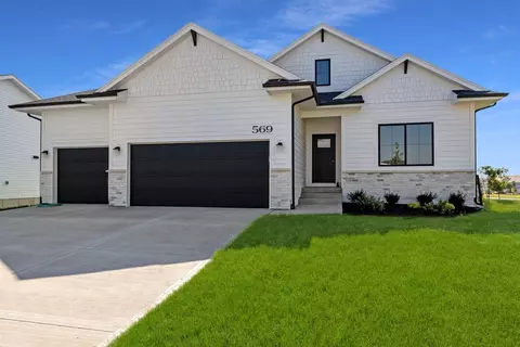 569 Dolce Ct, West Des Moines, IA 50266