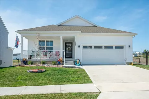 1240 Meadow View Dr, Carlisle, IA 50047