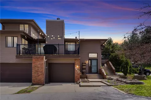 2402 Glenwood Dr #19, Des Moines, IA 50321