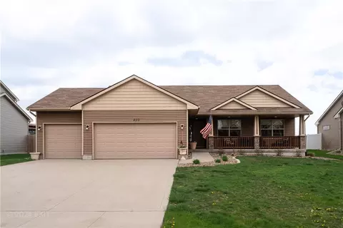 420 Oak Tree Dr, Winterset, IA 50273