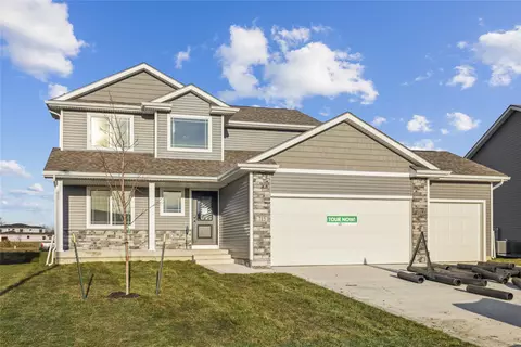 715 NW Rosemont Dr, Waukee, IA 50263