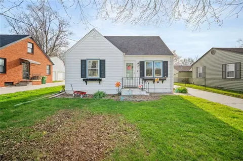 104 Center St, Norwalk, IA 50211