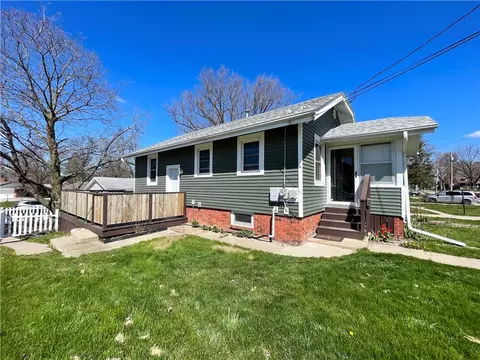 723 W 7th St S, Newton, IA 50208