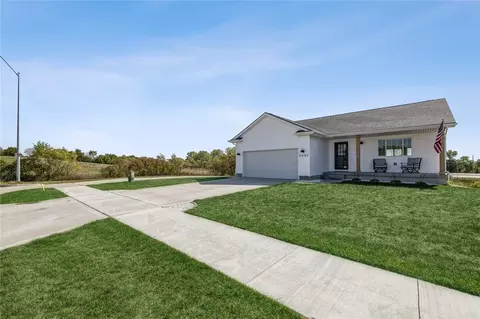 2603 Park Ridge Dr, Granger, IA 50109