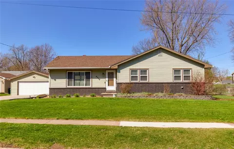 4328 66th St, Urbandale, IA 50322