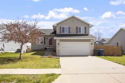 2615 Whispering Ridge Dr, Des Moines, IA 50320