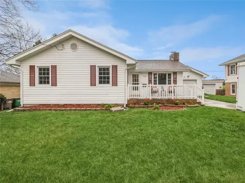 1500 Mountain Ave, West Des Moines, IA 50265